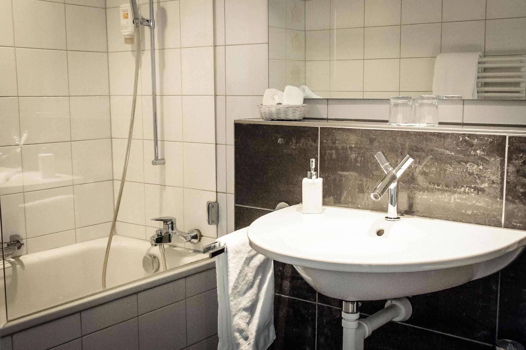 Royal Hotel - Urban Living Basel Ngoại thất bức ảnh